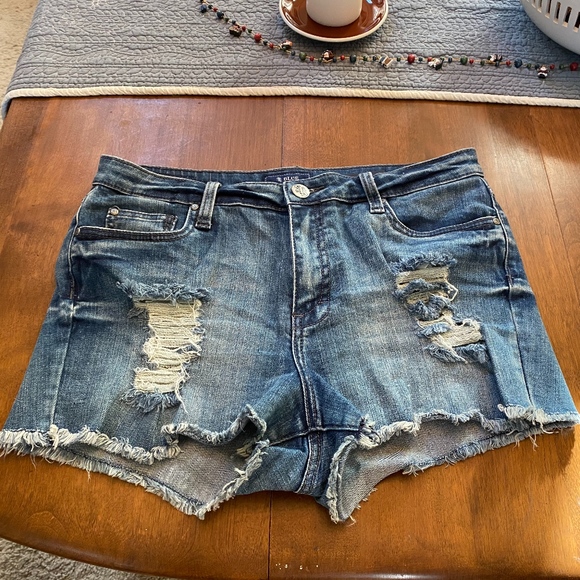 STS Blue Pants - STS Blue Light Wash Cutoff Shorts